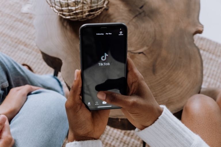 Implementing remarketing campaigns for TikTok ad ROI improvement
