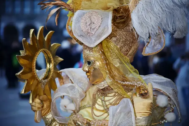 Antonio Jarosso, Photographer in Italy: From Venetian Carnival to Wine Branding 1 Antonio Jarosso, Photographer in Italy: From Venetian Carnival to Wine Branding